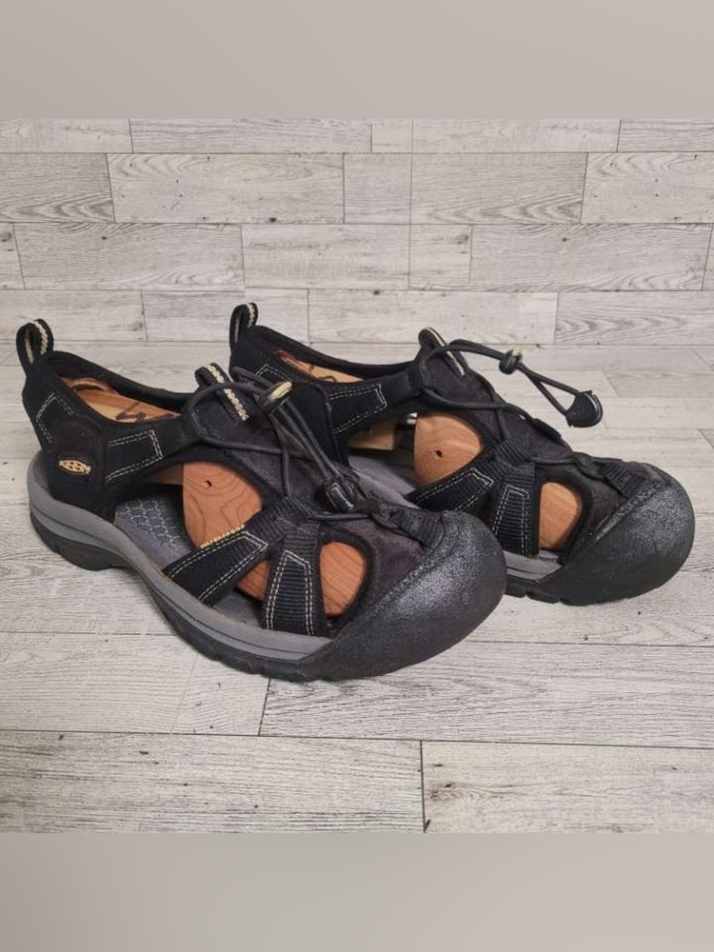 Women’s Keen Newport H2 Black Grey Utility Hiking Sport Sandals Size 9